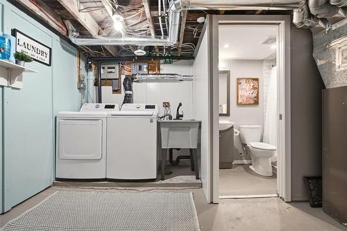 301 Davidson Street, Winnipeg, MB - Indoor Photo Showing Laundry Room