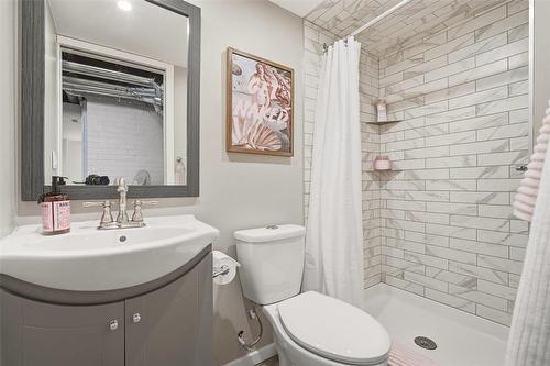 301 Davidson Street, Winnipeg, MB - Indoor Photo Showing Bathroom