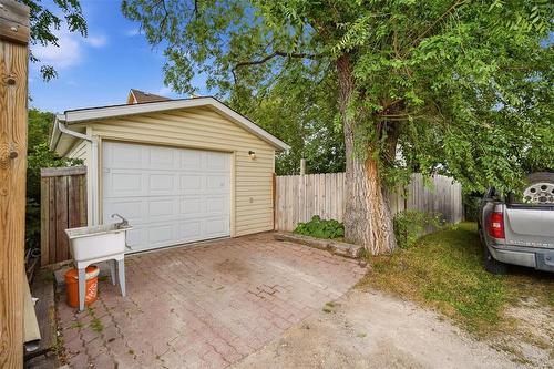 301 Davidson Street, Winnipeg, MB - Outdoor