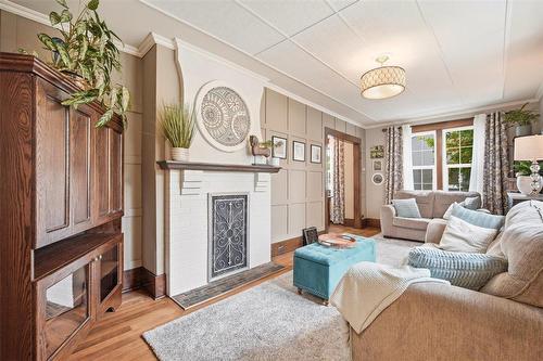 301 Davidson Street, Winnipeg, MB - Indoor Photo Showing Living Room With Fireplace