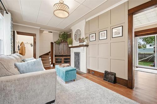 301 Davidson Street, Winnipeg, MB - Indoor With Fireplace
