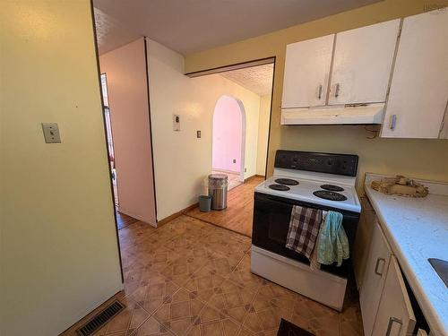 19 Brompton Road, Dartmouth, NS - Indoor Photo Showing Kitchen