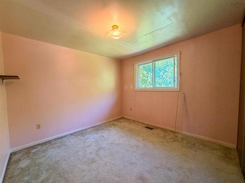 19 Brompton Road, Dartmouth, NS - Indoor Photo Showing Other Room