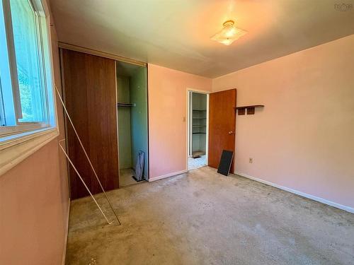 19 Brompton Road, Dartmouth, NS - Indoor Photo Showing Other Room
