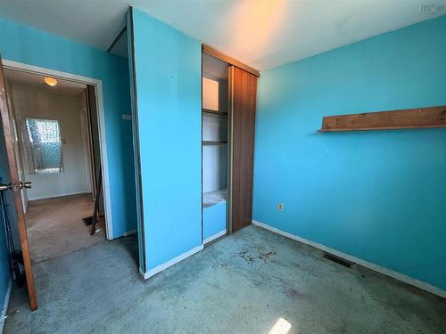 19 Brompton Road, Dartmouth, NS - Indoor Photo Showing Other Room