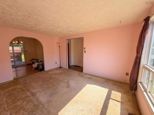 19 Brompton Road, Dartmouth, NS - Indoor Photo Showing Other Room