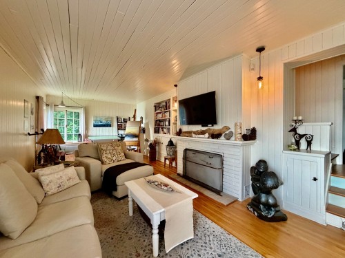 Salle familiale - 62 Route Du Long-Sault, Saint-André-D'Argenteuil, QC - Indoor Photo Showing Living Room With Fireplace