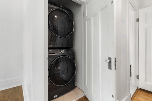 Salle de lavage - 924 Av. Dunlop, Montréal (Outremont), QC - Indoor Photo Showing Laundry Room