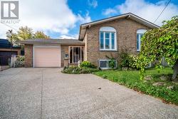 18 VILLA COURT Hamilton, ON L8W 1M2