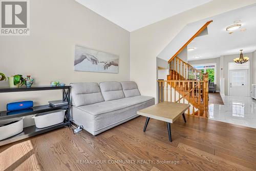 5578 Waterwind Crescent, Mississauga, ON - Indoor Photo Showing Living Room