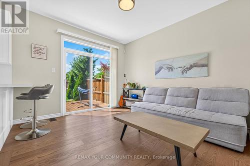 5578 Waterwind Crescent, Mississauga, ON - Indoor Photo Showing Living Room