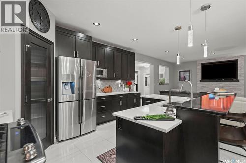 107 Schumacher Bay, Saskatoon, SK - Indoor Photo Showing Kitchen With Upgraded Kitchen