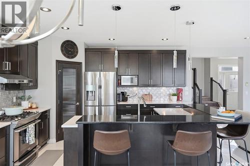 107 Schumacher Bay, Saskatoon, SK - Indoor Photo Showing Kitchen With Upgraded Kitchen