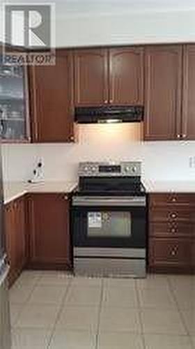 539 Coach Drive, Mississauga, ON - Indoor Photo Showing Kitchen