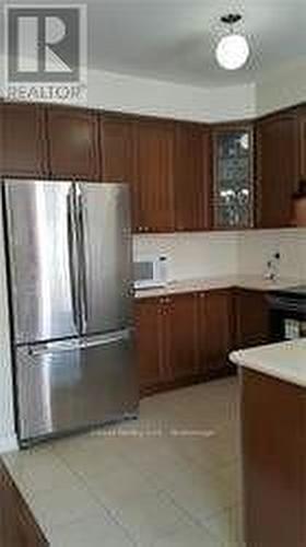 539 Coach Drive, Mississauga, ON - Indoor Photo Showing Kitchen