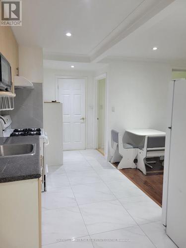 UNIT B - 2646 VICTORIA PARK AVENUE , Toronto, Ontario M2J 4A6 5