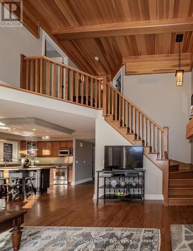 Carling 4 W9 - 3876 Muskoka Rd 118 Highway W, Muskoka Lakes (Medora), ON 