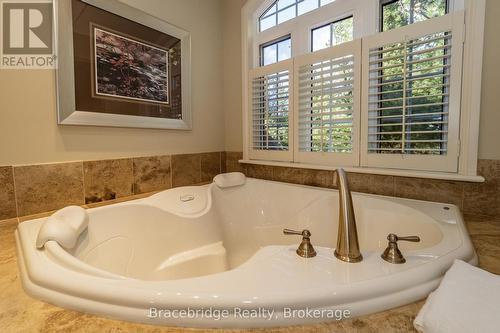 Carling 4 W9 - 3876 Muskoka Rd 118 Highway W, Muskoka Lakes (Medora), ON 