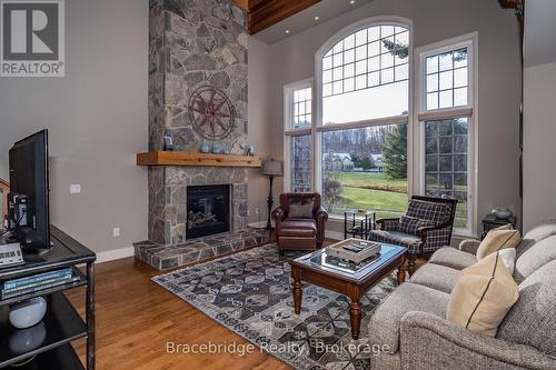 Carling 4 W9 - 3876 Muskoka Rd 118 Highway W, Muskoka Lakes (Medora), ON 