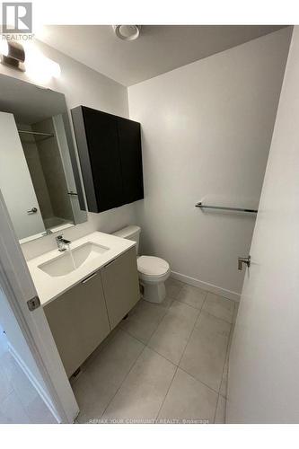 527 - 8 Tippett Road, Toronto, ON - Indoor Photo Showing Bathroom