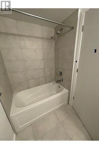 527 - 8 Tippett Road, Toronto, ON - Indoor Photo Showing Bathroom