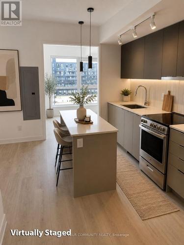527 - 8 Tippett Road, Toronto, ON - Indoor Photo Showing Kitchen With Upgraded Kitchen