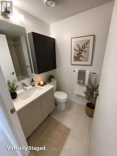 527 - 8 Tippett Road, Toronto, ON - Indoor Photo Showing Bathroom