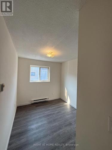 205 - 555 OXFORD STREET , Oshawa, Ontario L1J 3V5 4