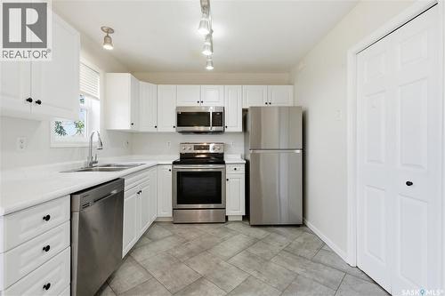 32 203 Herold Terrace, Saskatoon, SK - Indoor Photo Showing Kitchen With Double Sink