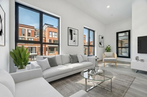 Living Room - 2-1100 Av. Ducharme, Montréal (Outremont), QC - Indoor Photo Showing Living Room