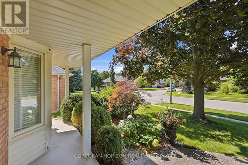 46 Devils Creek Drive, Cambridge, ON - Outdoor