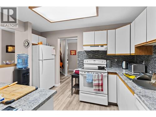 780 Houghton Road Unit# 204, Kelowna, BC - Indoor Photo Showing Kitchen