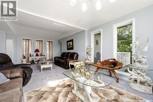 210 Pleasant Avenue, Buena Vista, SK - Indoor Photo Showing Living Room