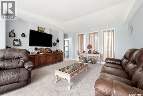210 Pleasant Avenue, Buena Vista, SK - Indoor Photo Showing Living Room