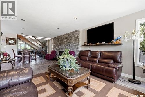 210 Pleasant Avenue, Buena Vista, SK - Indoor Photo Showing Living Room