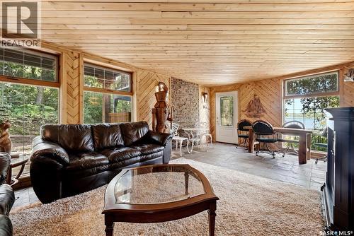 210 Pleasant Avenue, Buena Vista, SK - Indoor Photo Showing Living Room