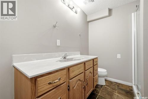 210 Pleasant Avenue, Buena Vista, SK - Indoor Photo Showing Bathroom