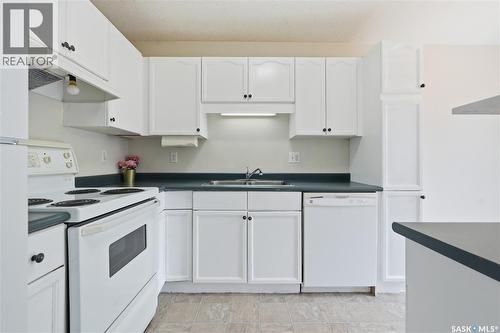 2 110 Keevil Crescent, Saskatoon, SK - Indoor Photo Showing Kitchen With Double Sink
