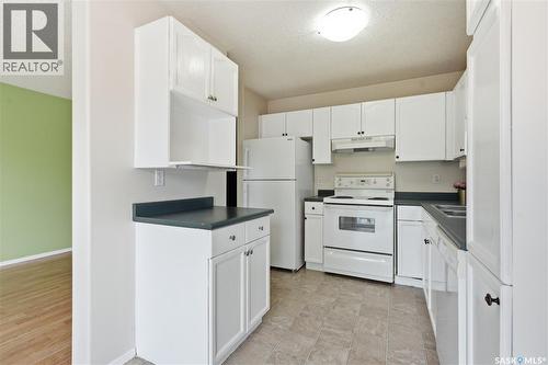 2 110 Keevil Crescent, Saskatoon, SK - Indoor Photo Showing Kitchen