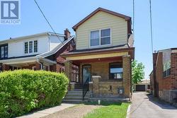 155 EARLSDALE AVENUE Toronto, ON M6E 1L3
