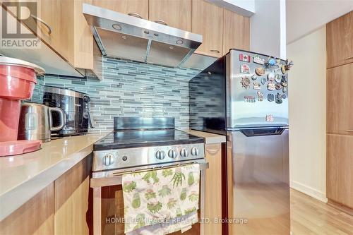 712 - 38 Lee Centre Drive, Toronto, ON - Indoor Photo Showing Kitchen