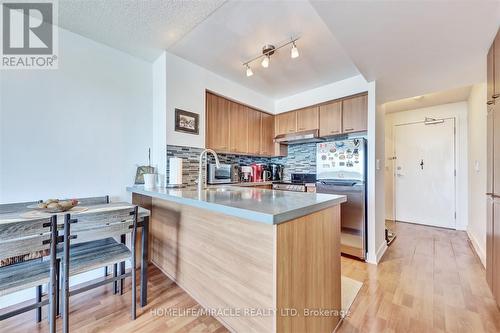 712 - 38 Lee Centre Drive, Toronto, ON - Indoor Photo Showing Kitchen