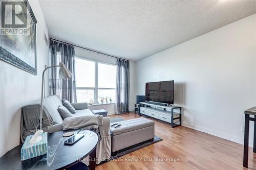 712 - 38 Lee Centre Drive, Toronto, ON - Indoor Photo Showing Living Room