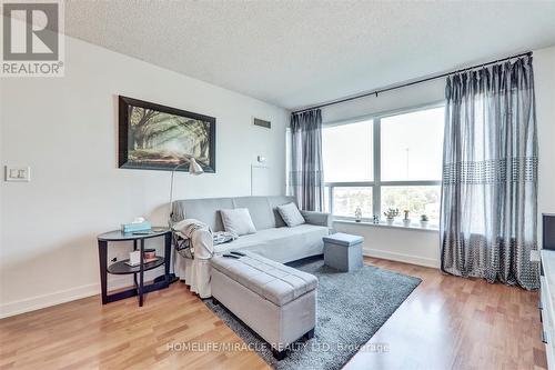 712 - 38 Lee Centre Drive, Toronto, ON - Indoor Photo Showing Living Room