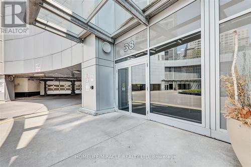 712 - 38 Lee Centre Drive, Toronto, ON - Outdoor