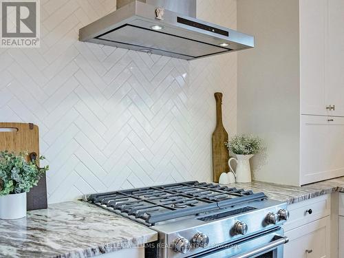 2 Thoroughbred Drive, Oro-Medonte, ON - Indoor Photo Showing Kitchen