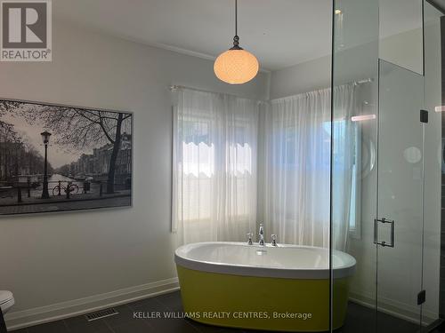 2 Thoroughbred Drive, Oro-Medonte, ON - Indoor Photo Showing Bathroom