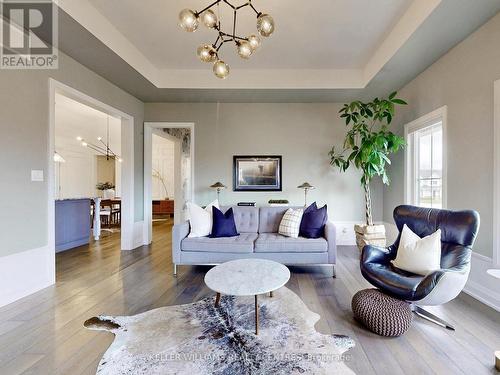 2 Thoroughbred Drive, Oro-Medonte, ON - Indoor Photo Showing Living Room