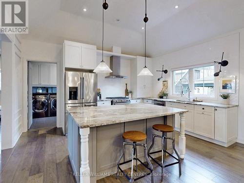2 Thoroughbred Drive, Oro-Medonte, ON - Indoor Photo Showing Kitchen With Upgraded Kitchen