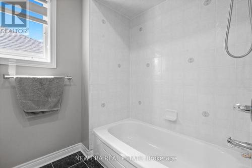 2855 Duncairn Drive, Mississauga, ON - Indoor Photo Showing Bathroom